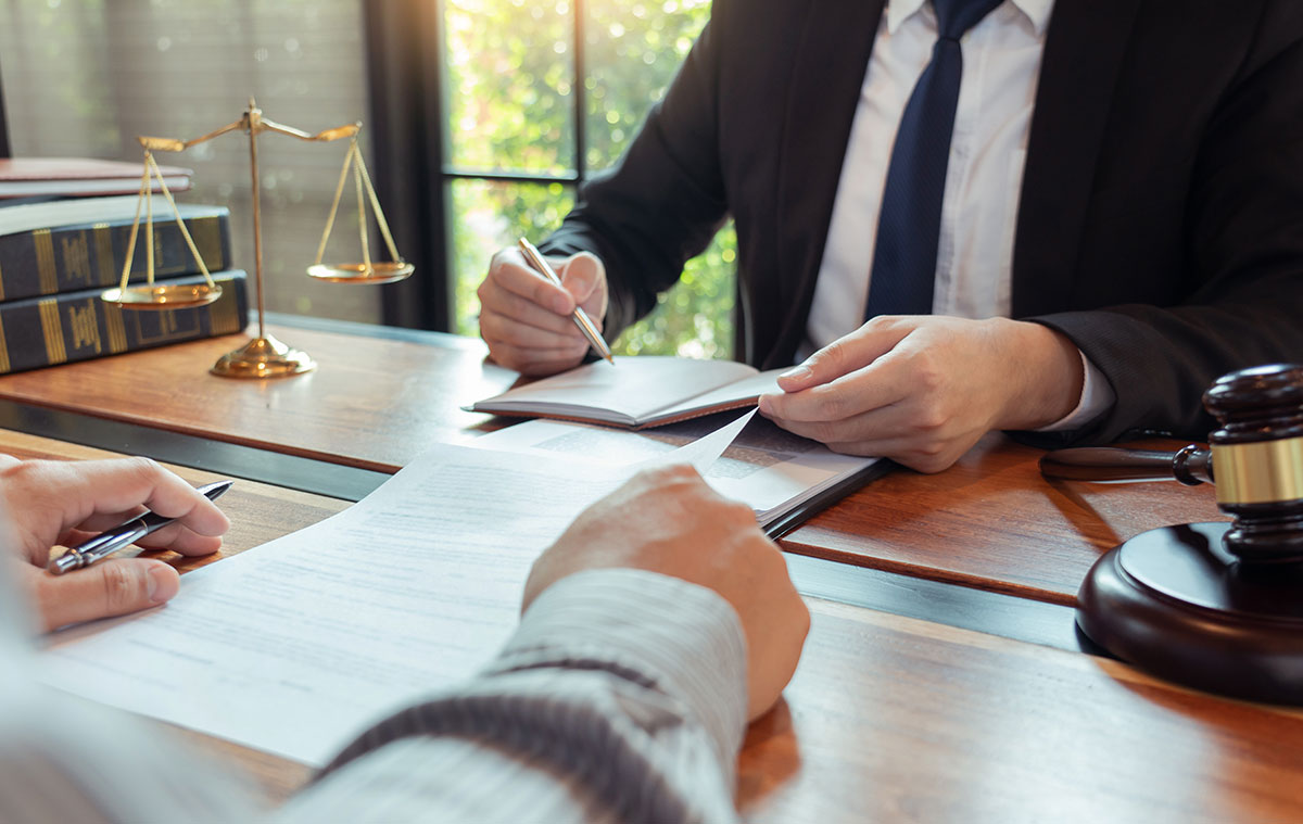 RESOLVING LEGAL DISPUTES IN THE UNITED STATES:  LITIGATION, ARBITRATION OR MEDIATION